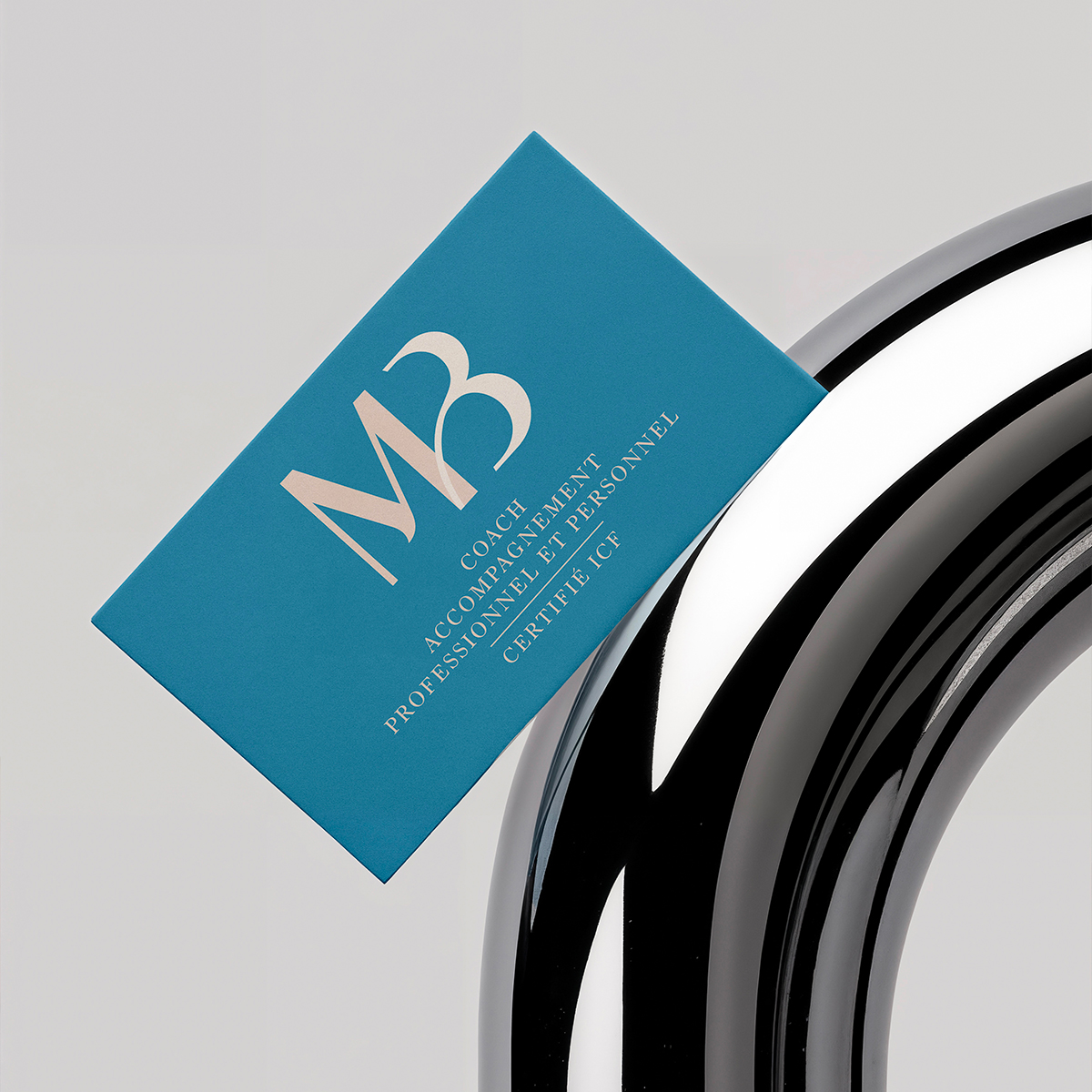 Carte de visite turquoise avec dorure or pour MB Coaching, imprimée par Imprimerie Barbieux à Roubaix.