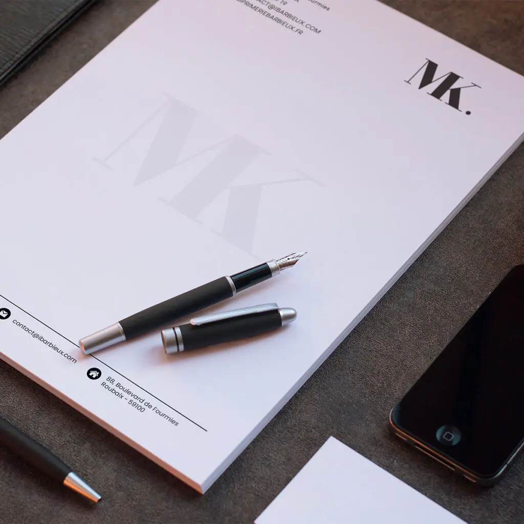 Papier à en-tête personnalisé imprimé par l’Imprimerie Barbieux à Roubaix pour une entreprise, avec finition haut de gamme et design sobre.